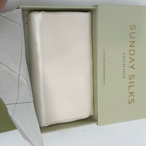 Sunday silks standard pillowcase offwhite zippered 100% mulberry silk new in box